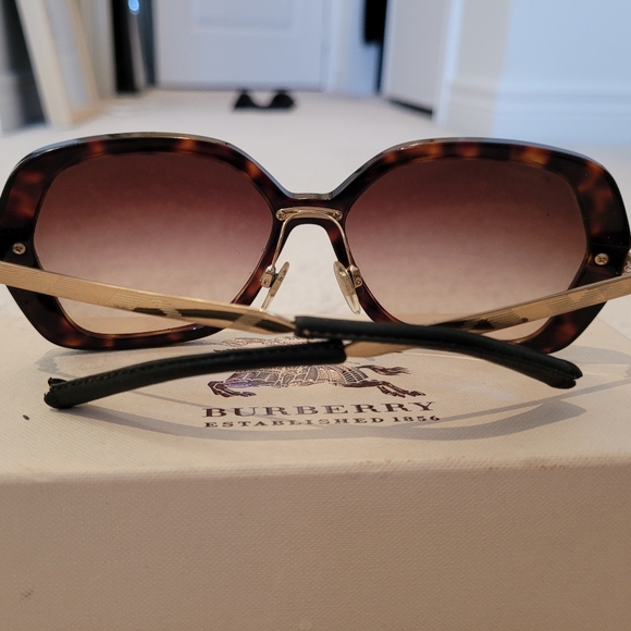 Auth Burberry Sunglasses - Picture 2 of 5